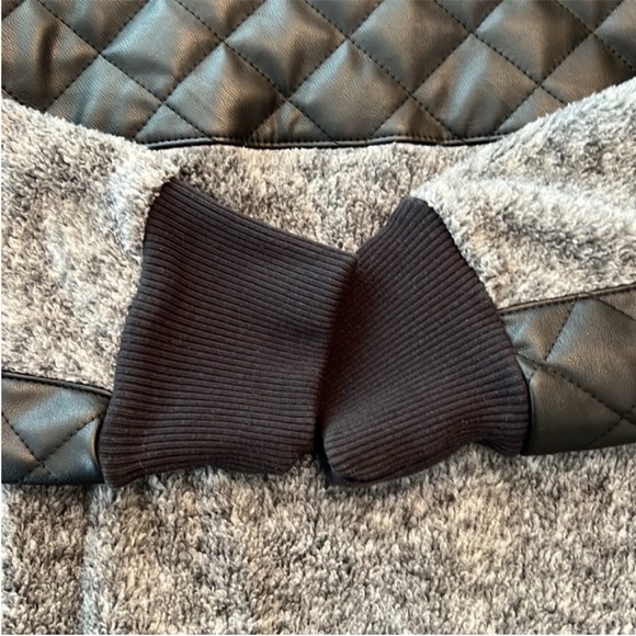 NWOT Abercrombie & Fitch Asymmetrical Snap up Fleece - Picture 5 of 9